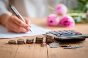 Cómo ahorrar dinero en casa y reducir gastos familiares