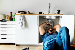 Cómo destapar un fregadero de cocina paso a paso sin usar productos químicos